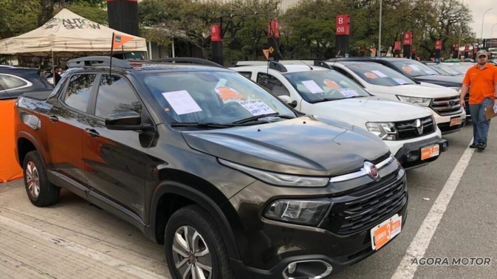 Carros retomados.