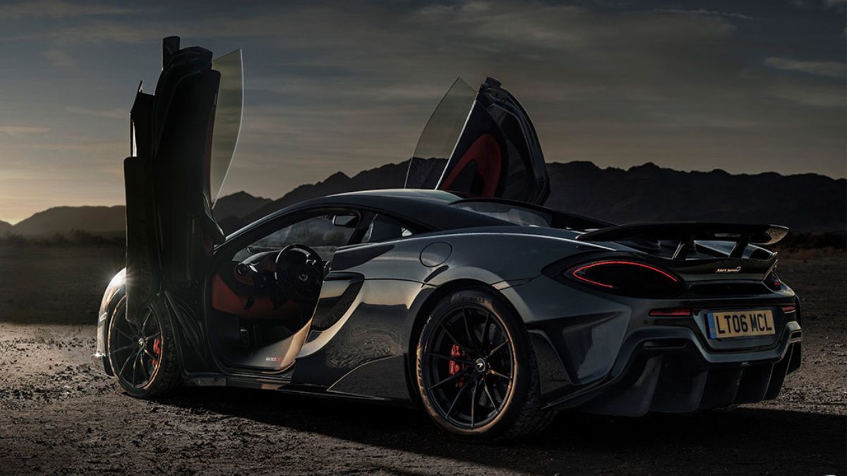 McLaren 600LT 2023 parada.