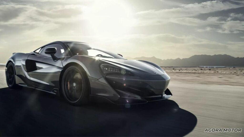 McLaren 600LT 2023 acelerando.