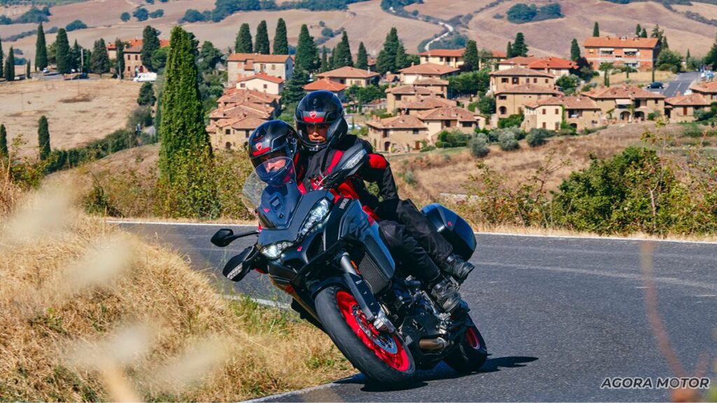 Ducati Multistrada V2 S 2023 na estrada.