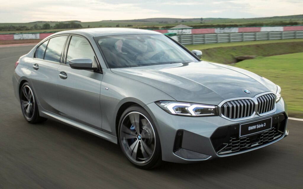 Nova BMW 330e 2023.