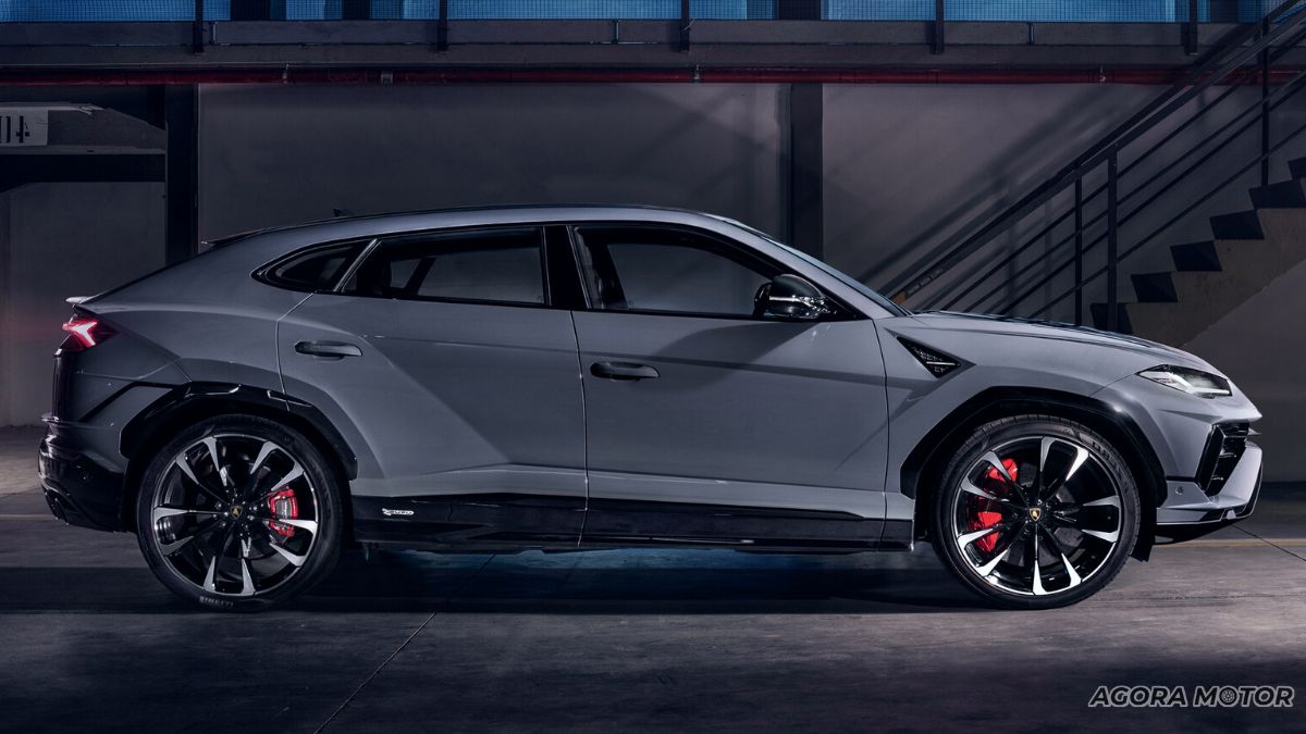 Lateral da Urus 2023.