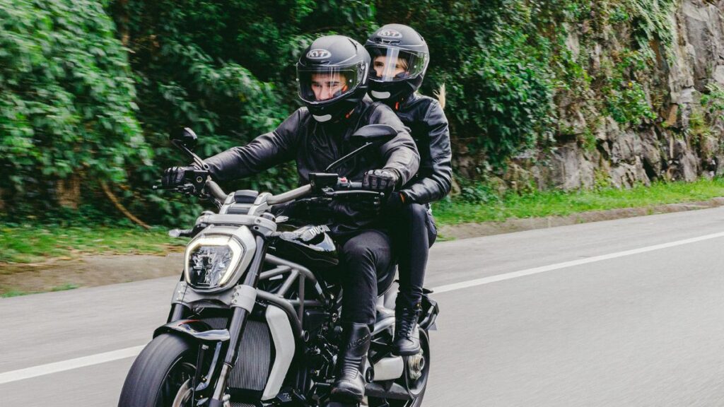 XDiavel na estrada.