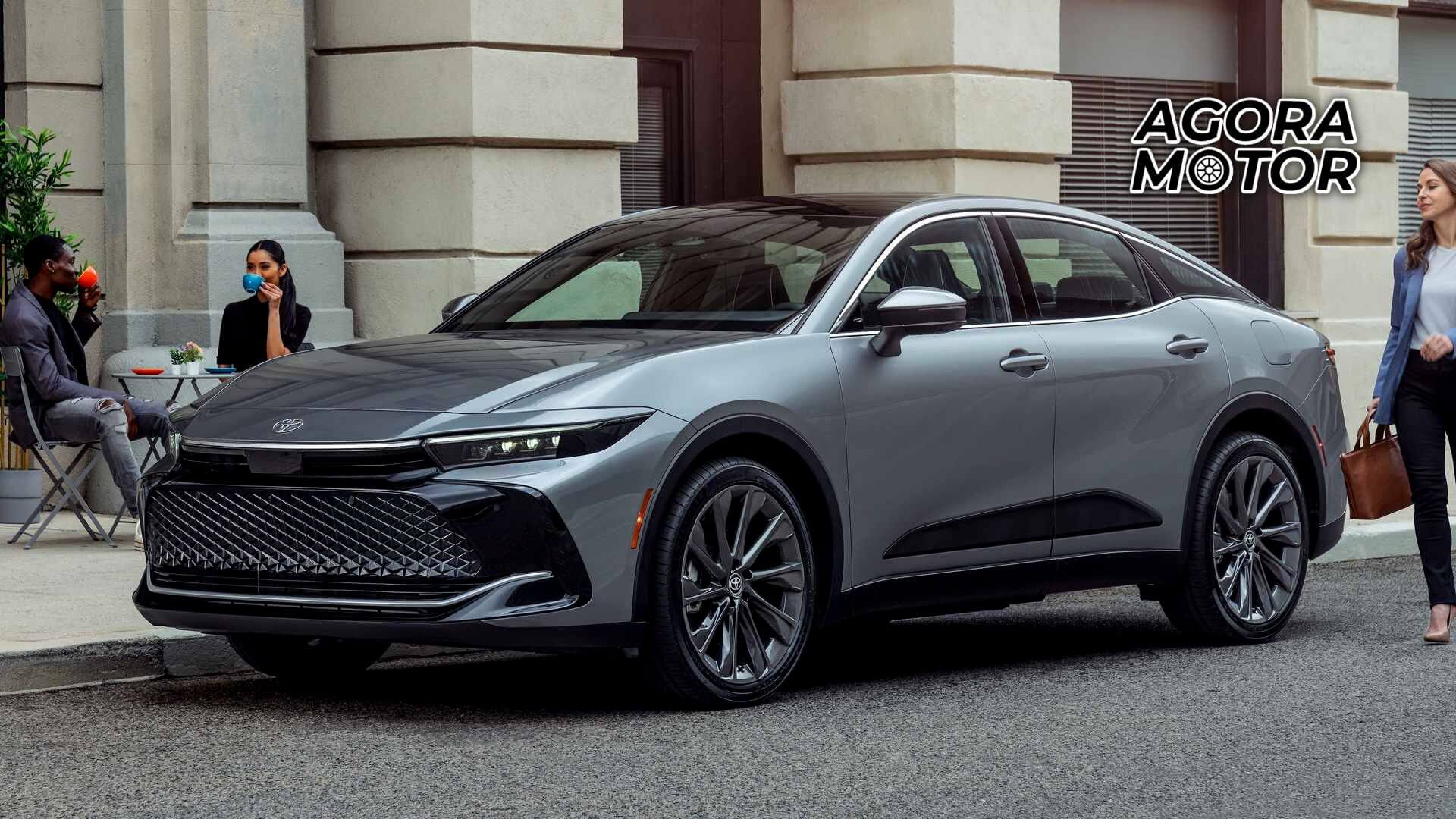 Foto dianteira de um Toyota Crwon