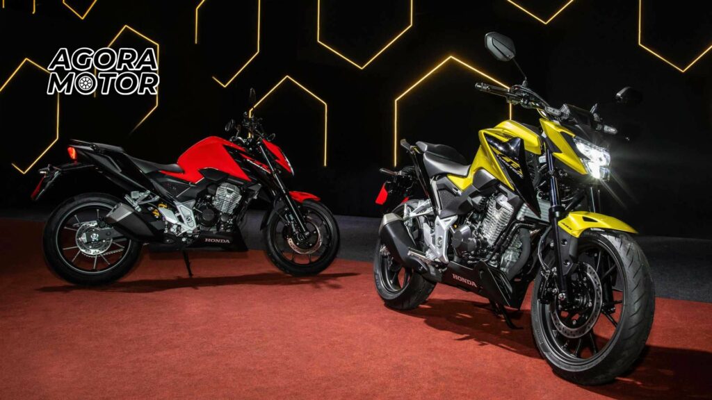 Foto de duas Honda CB 300F 2023