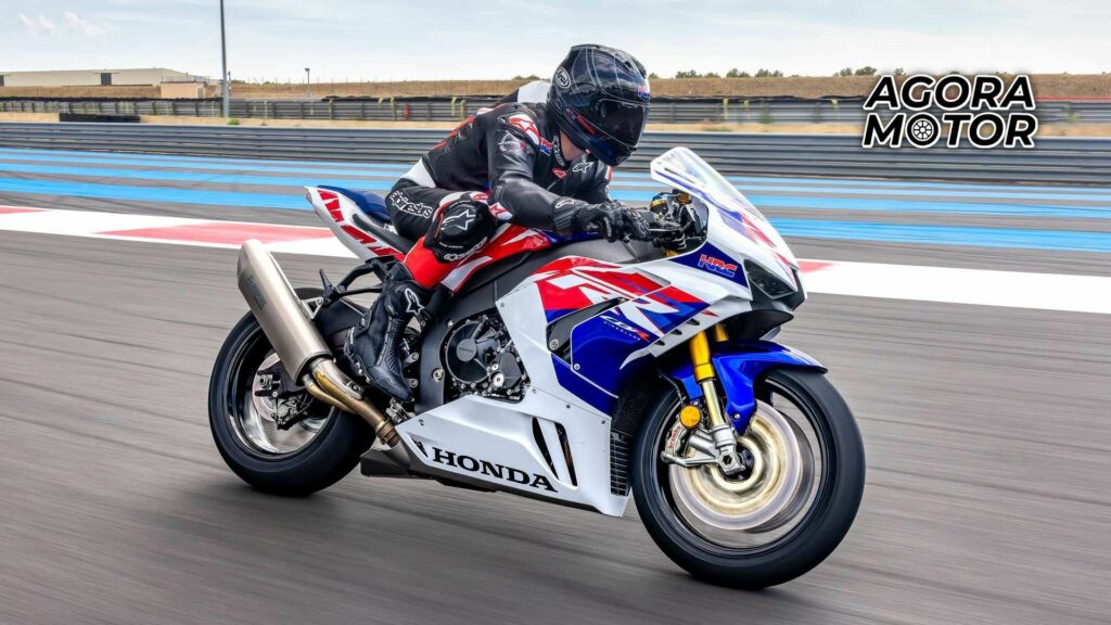 Foto de uma Honda Friblade 1000 RR-R