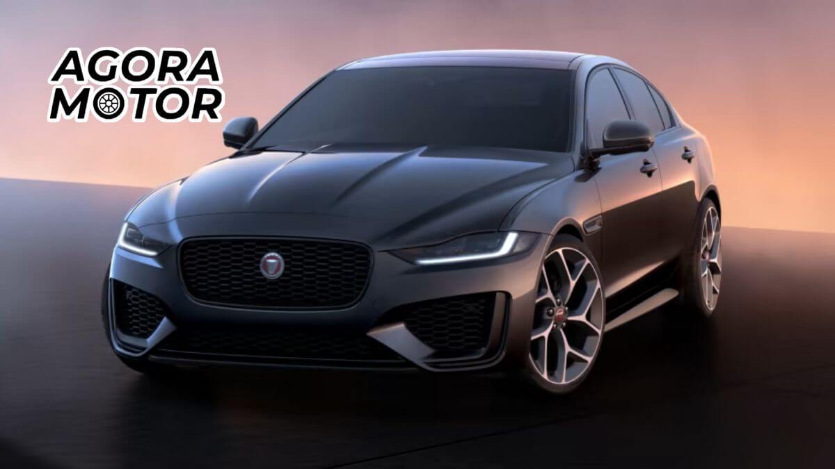 Foto frontal de um Jaguar XE 2023 parte dianteira