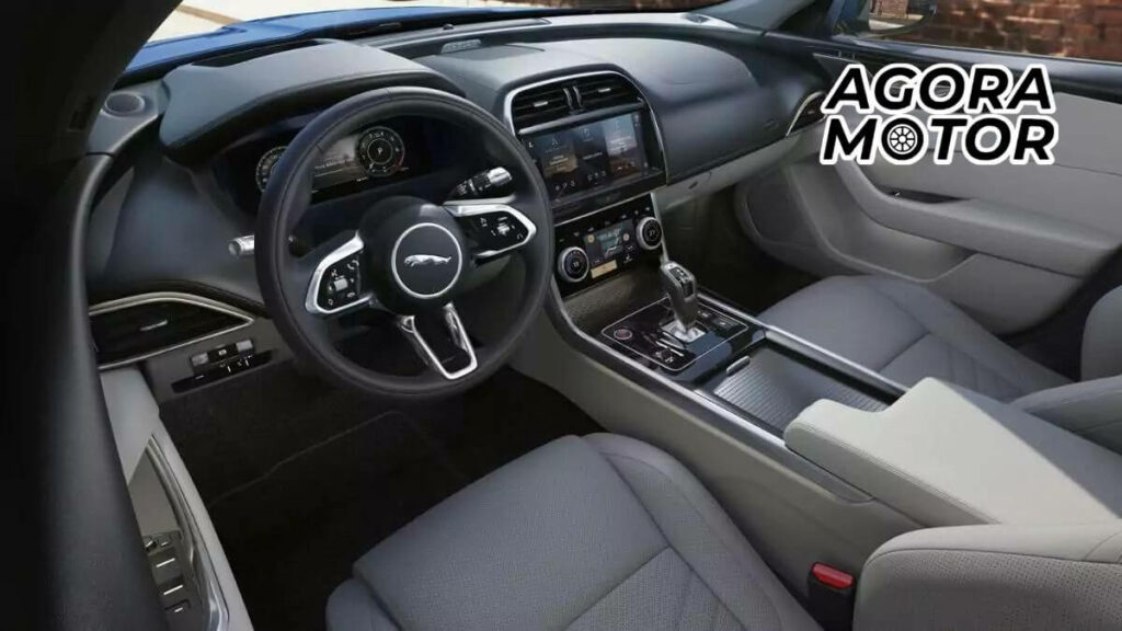 Foto do interior do Jaguar XE 2023