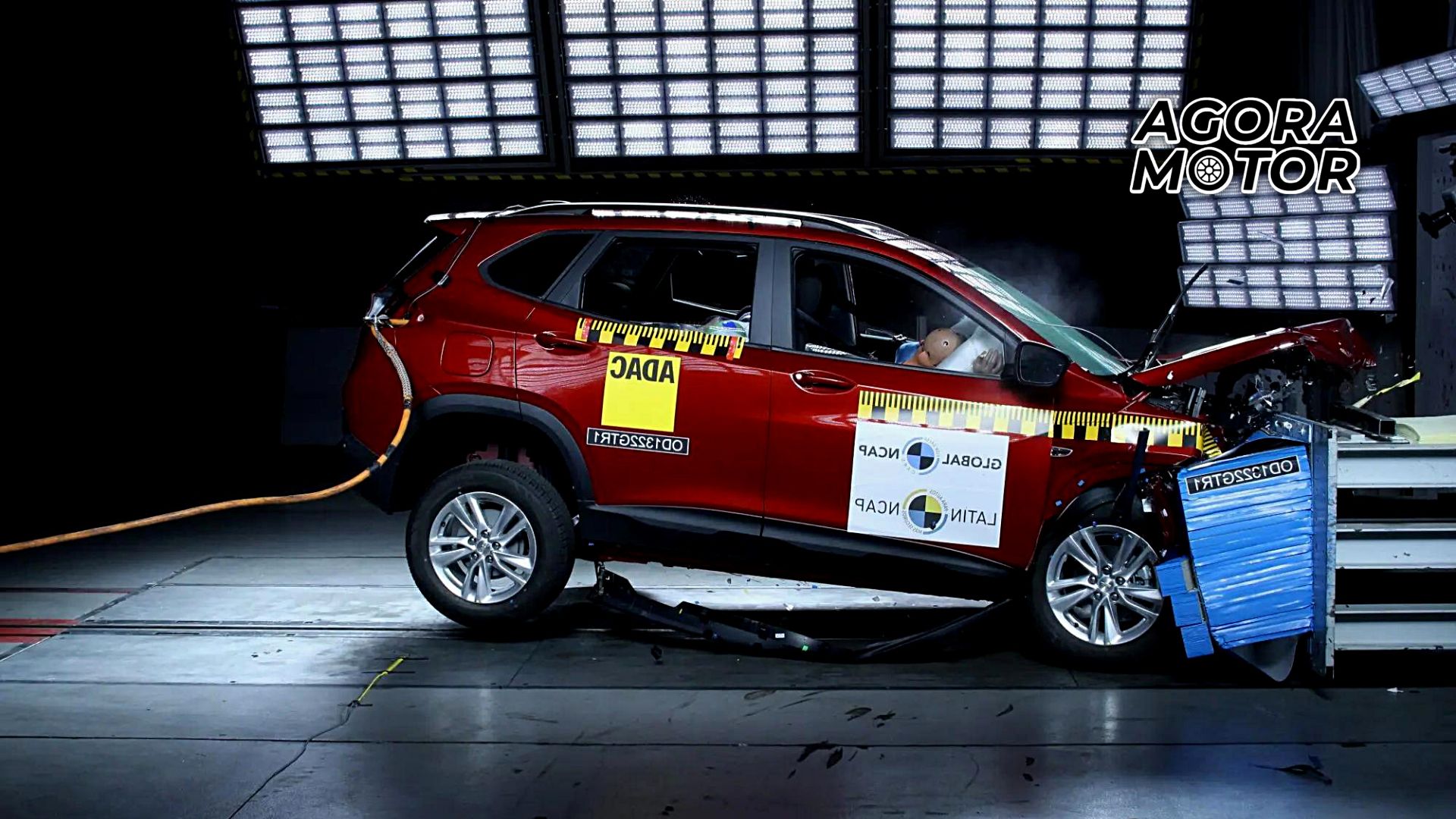 Foto de uma Chevrolet Tracker batida após o teste da Latin NCAP