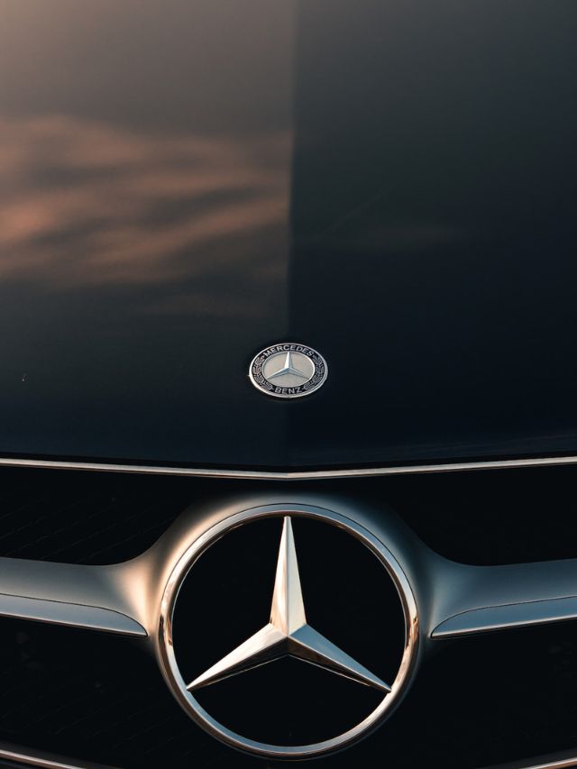 Foto da logo da Mercedes
