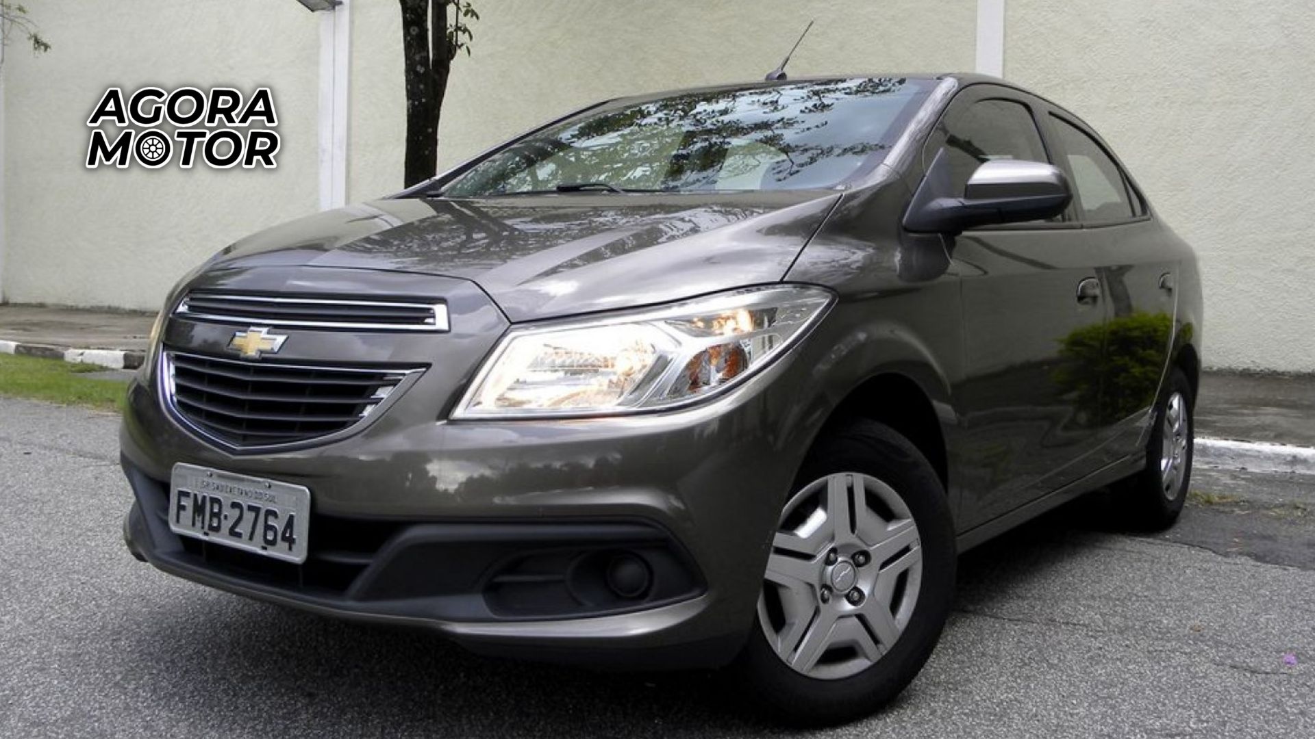 Foto frontal de um Prisma até 50 mil reais