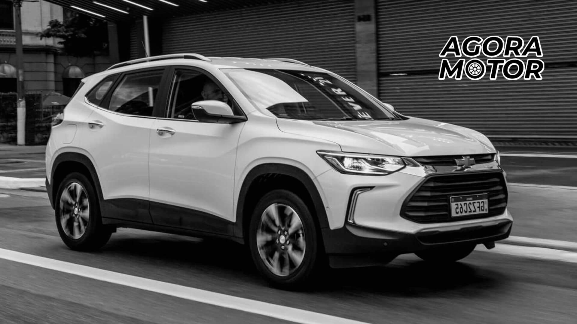 Foto de um SUV Tracker 2023 branco