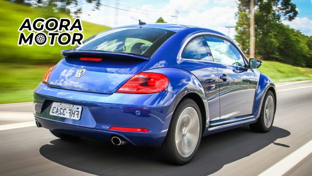 Foto da traseira de um VW Fusca em 2022