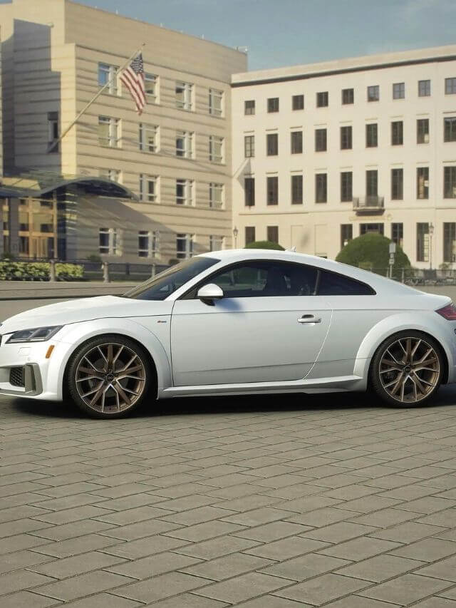 Lateral do Audi TT 2023.