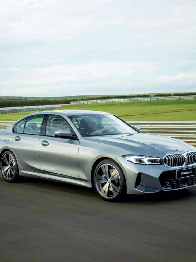 Lateral da BMW 330e 2023.