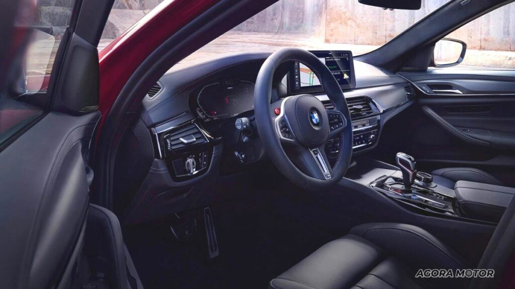 Interior da BMW M5 2023.