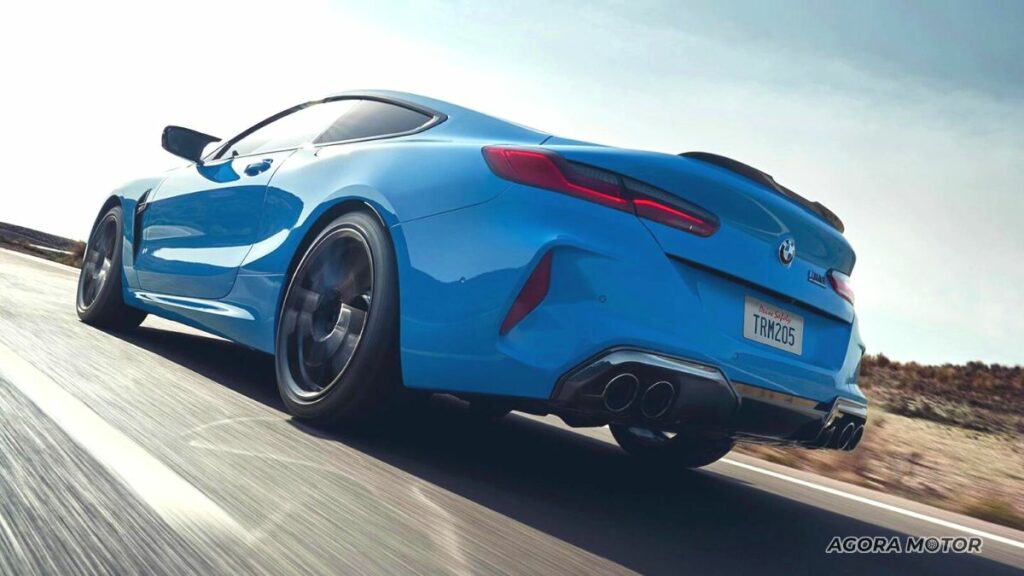 Traseira da BMW BMW M8 2023.