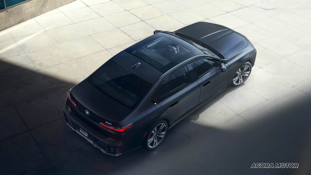 Vista superior da BMW Série 7 2023.