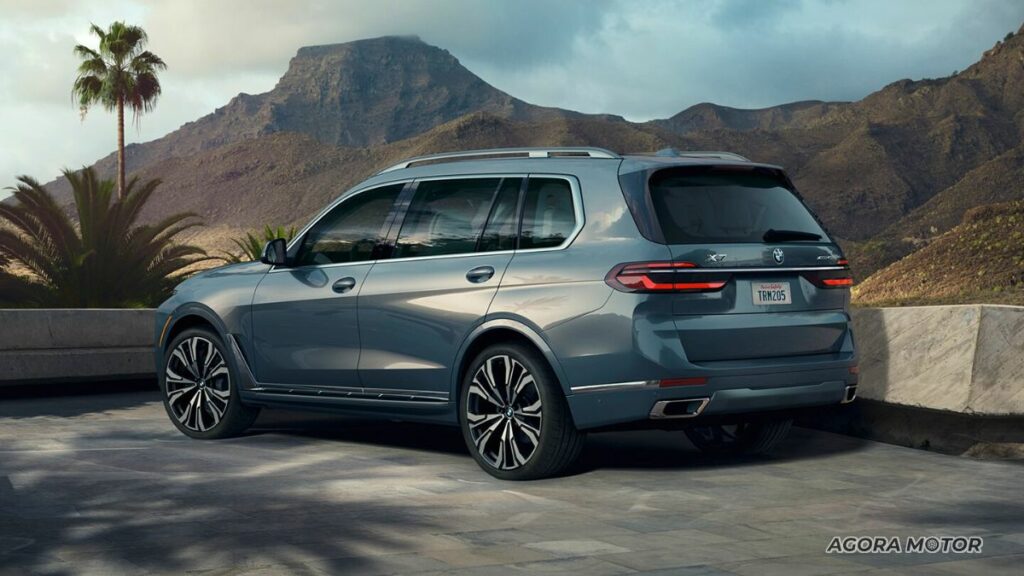 Lateral da BMW X7 2023.