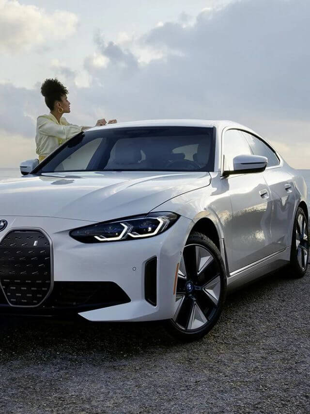 Frente da BMW i4 2023.