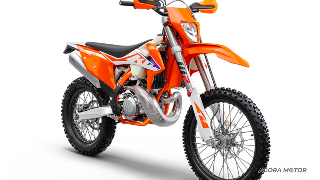 Dianteira da EXC 300 2023.