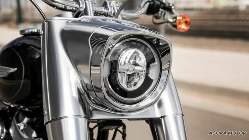 Farol cromado.