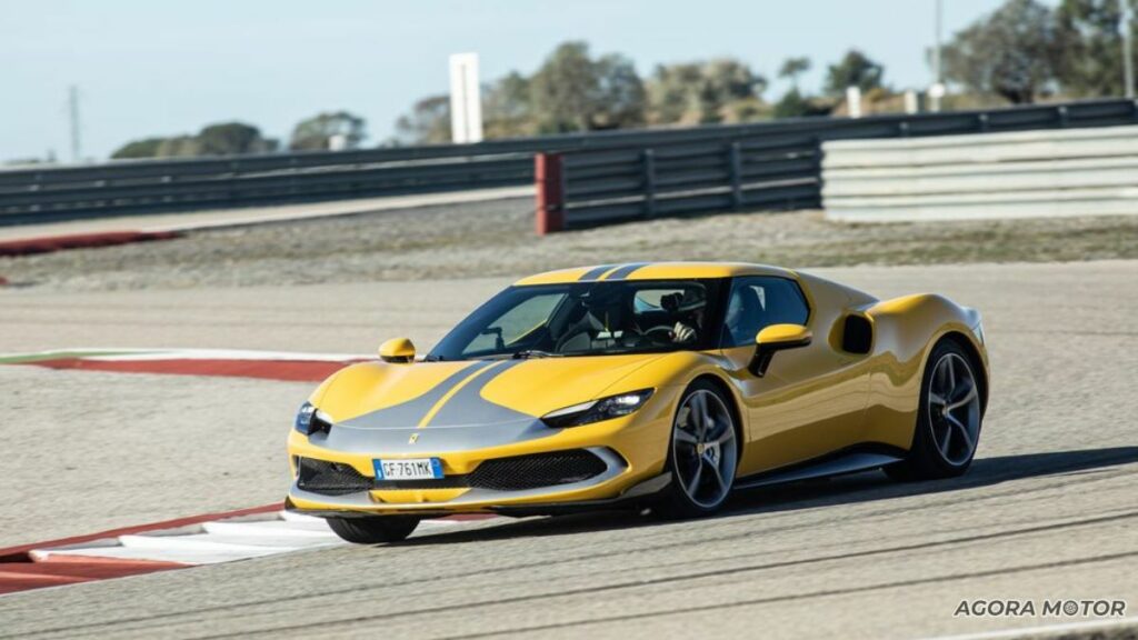 Frente da Ferrari 296 GTB 2023.