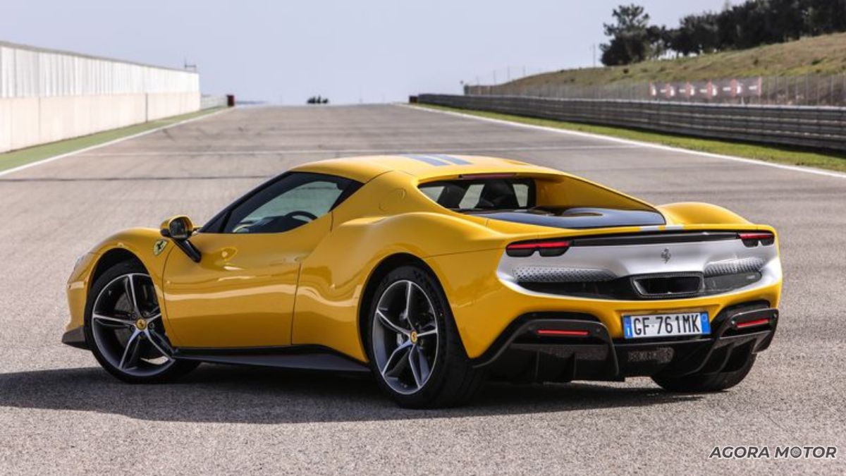 Traseira da Ferrari 296 GTB 2023