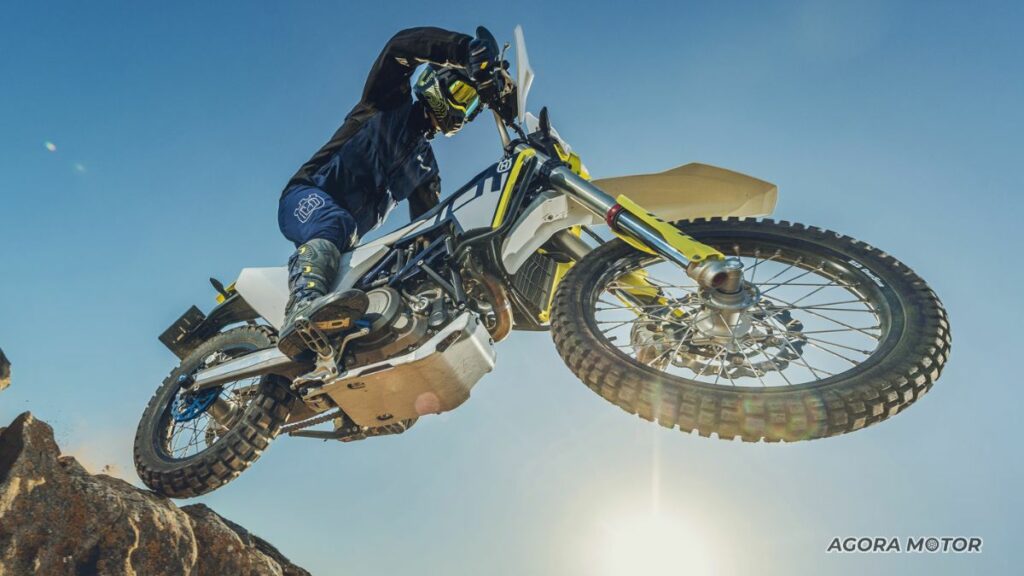 Husqvarna 701em uma manobra.