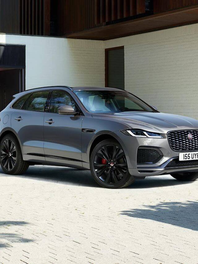 Jaguar F-Pace 2023 na cor prata.