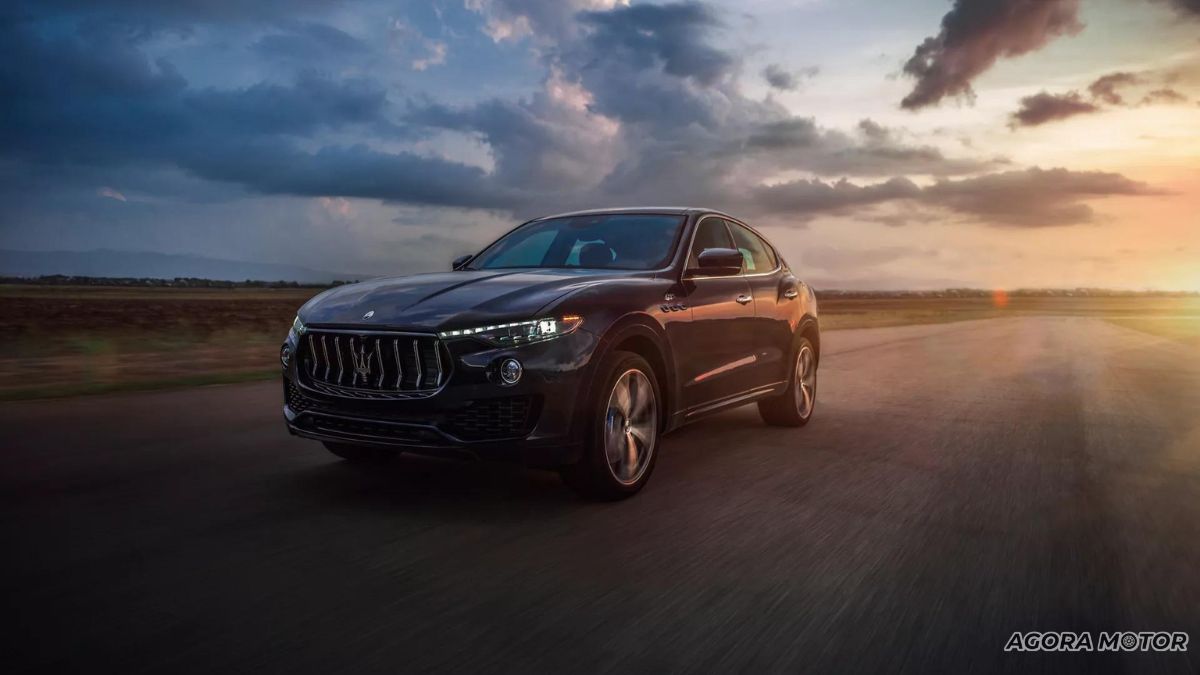 Maserati Levante 2023 na estrada.