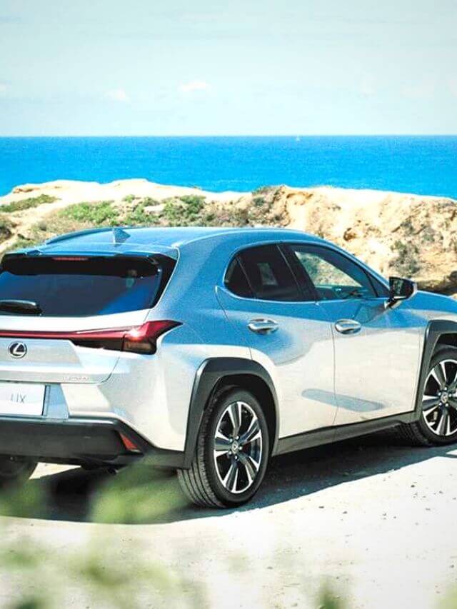 Lexus UX prata.