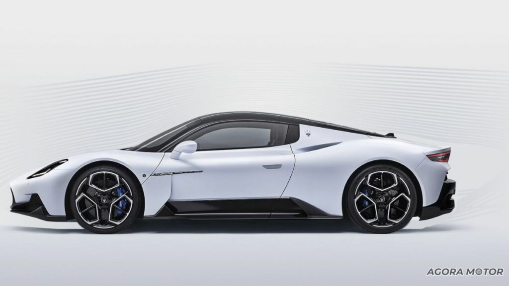 Lateral da Maserati MC20 2023.