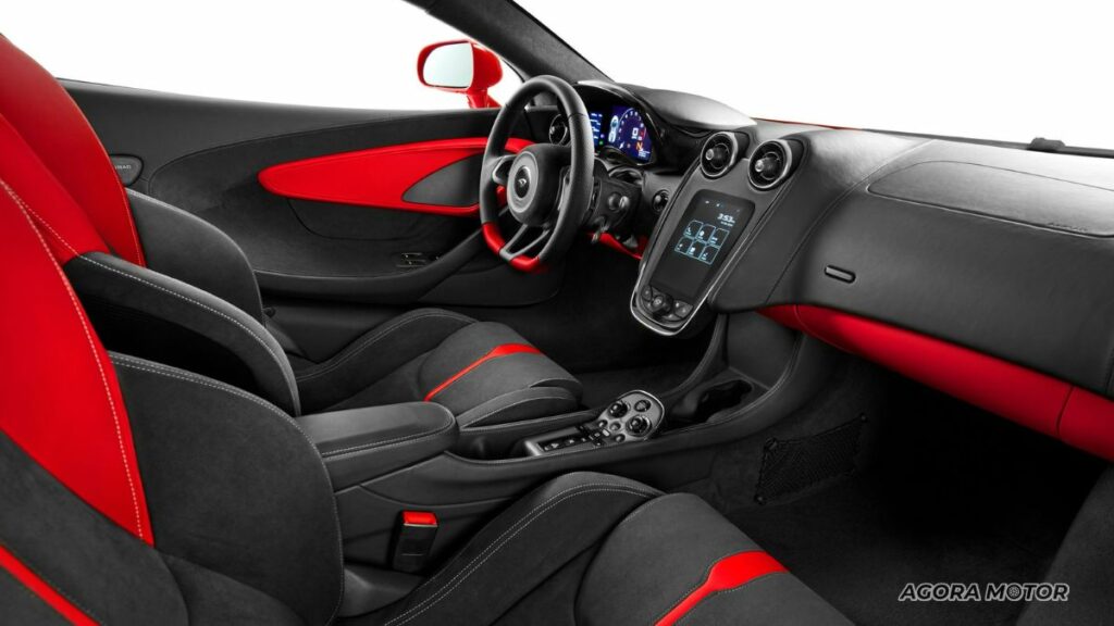 Painel da McLaren 540C 2023.