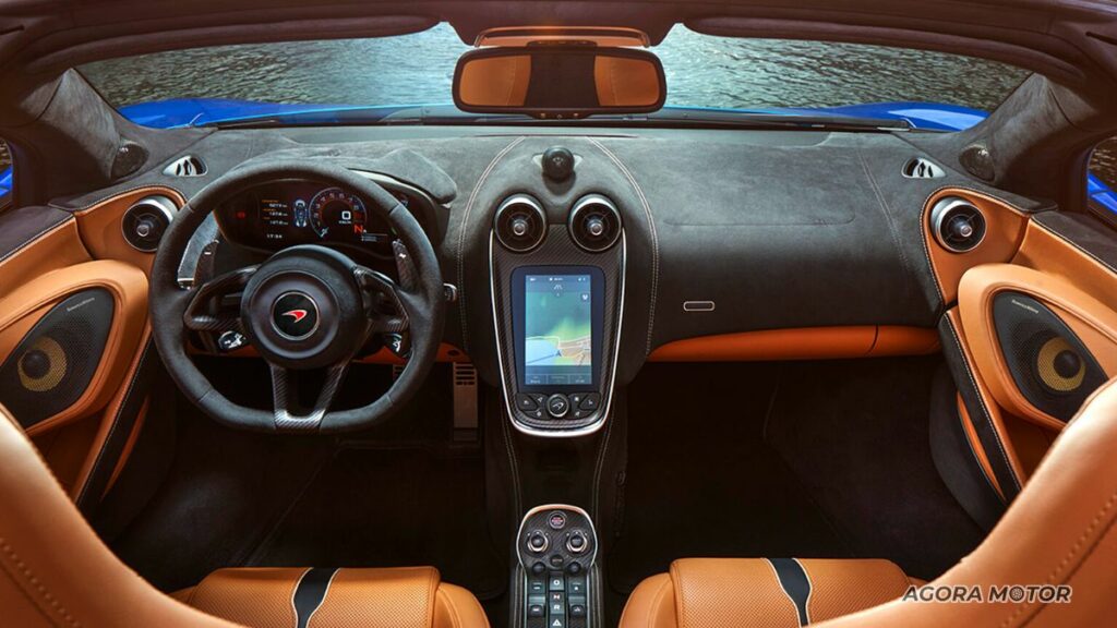 Painel da McLaren 570 2023.