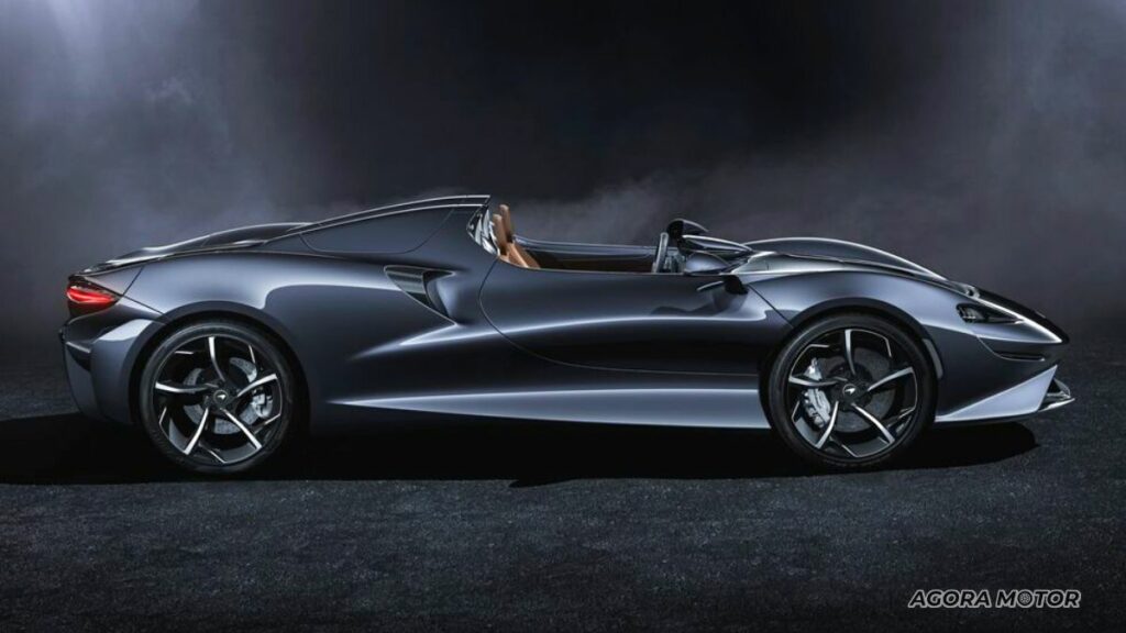 Lateral do McLaren Elva 2023.