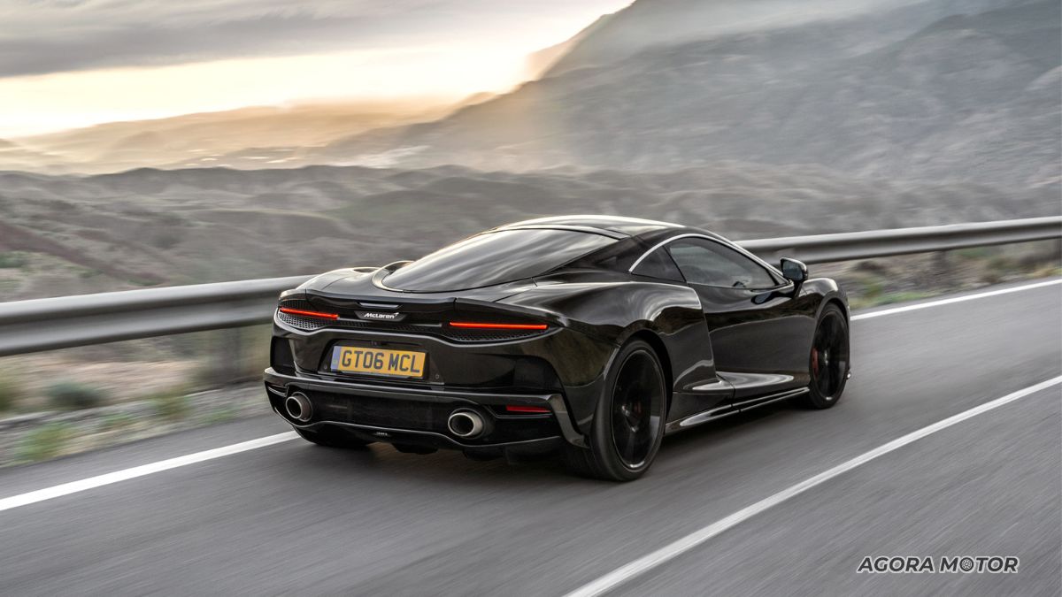 Traseira da McLaren GT.