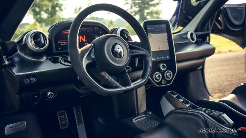 Interior do McLaren Senna.