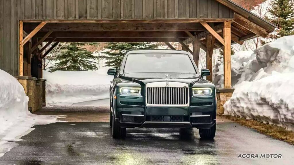 Dianteira do Rolls-Royce Cullinan 2023.