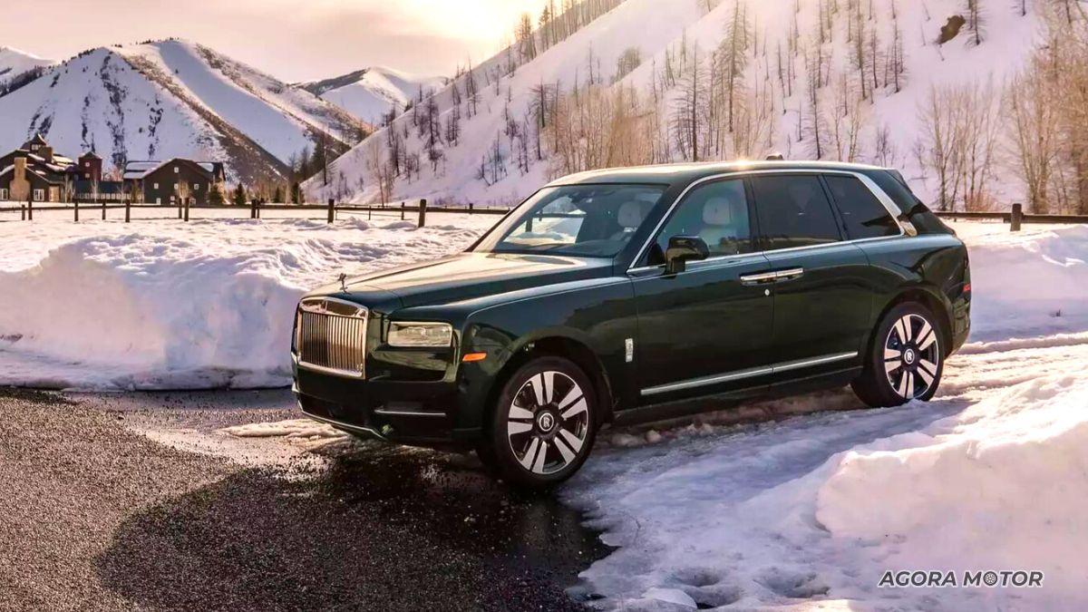 Lateral do R-R Cullinan 2023.