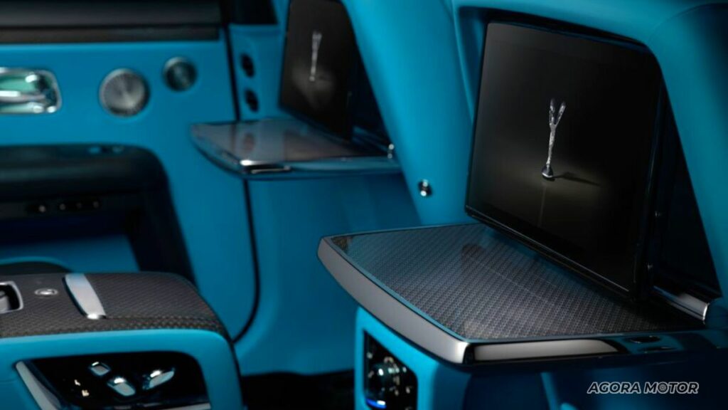 Parte interna traseira do Rolls-Royce Ghost 2023.