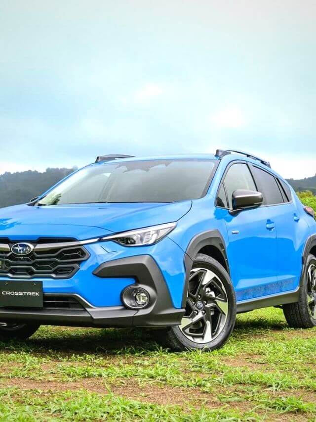 Crosstrek azul, de frente.