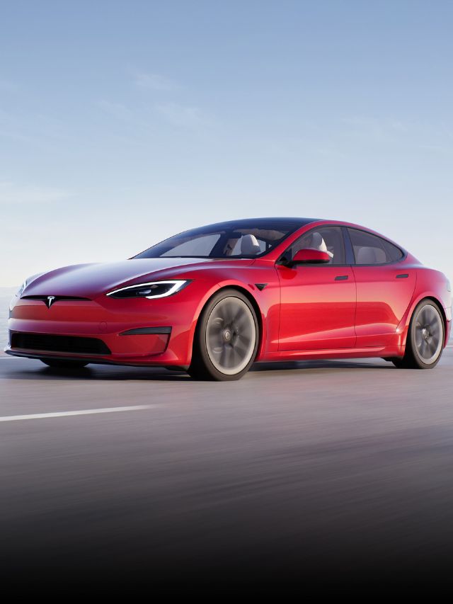 Tesla Model S na cor vermelha,