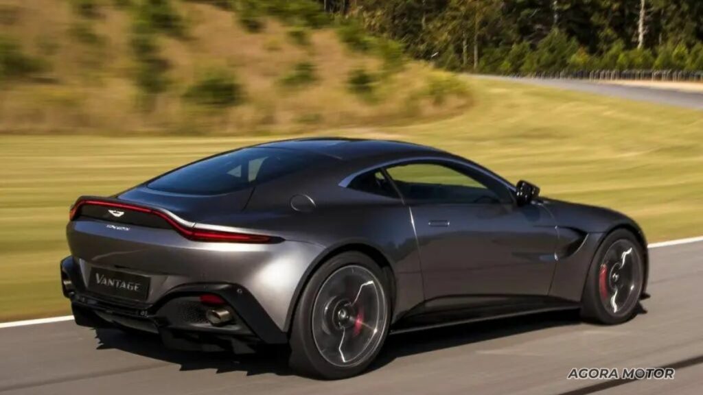 Vantage grafite na estrada.