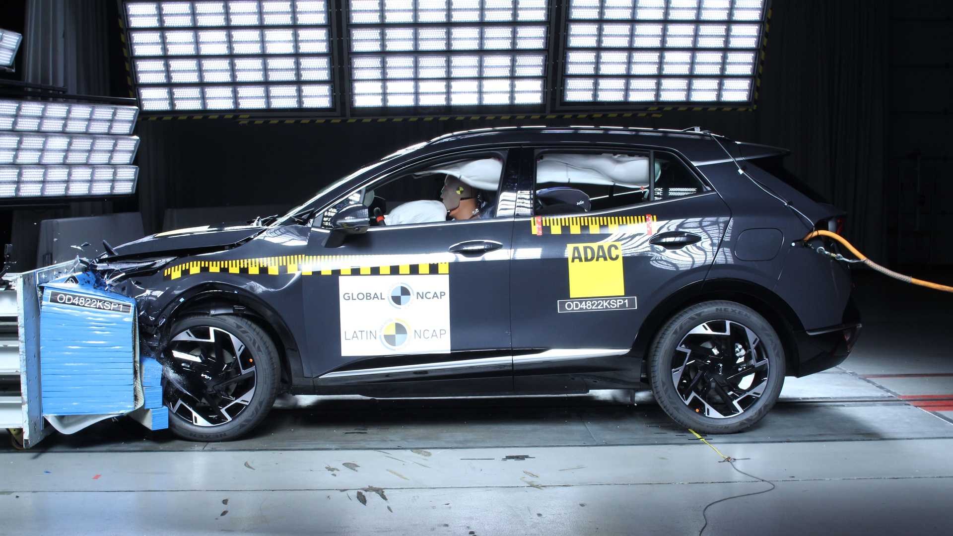 Foto de um Kia Sportage 2023 batido no Ncap