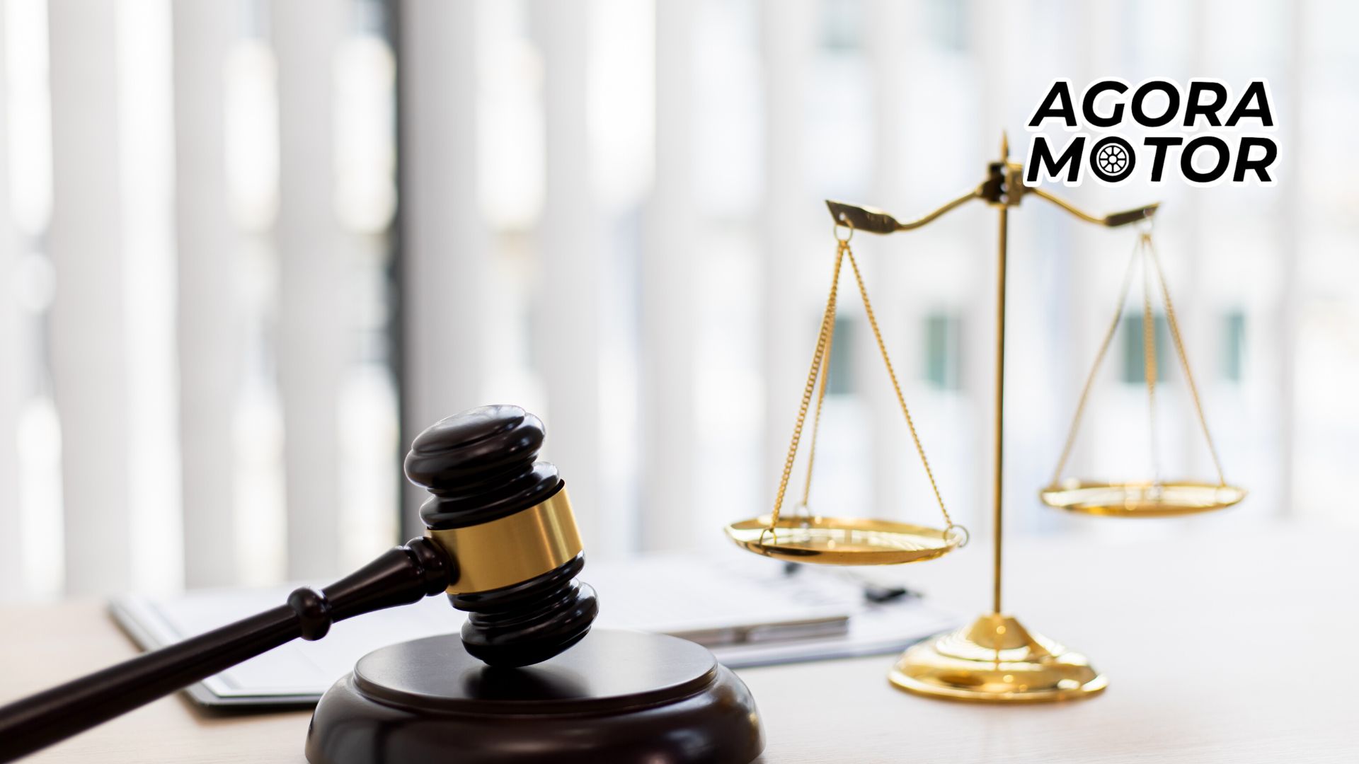 5 leis de trânsito absurdas, foto de um malhete do juiz