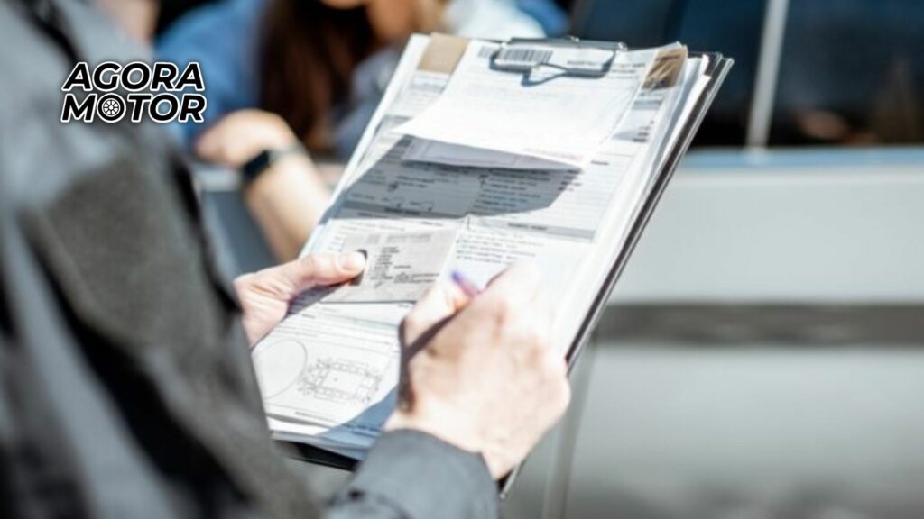 Foto de uma pessoa tomando uma multa indevida