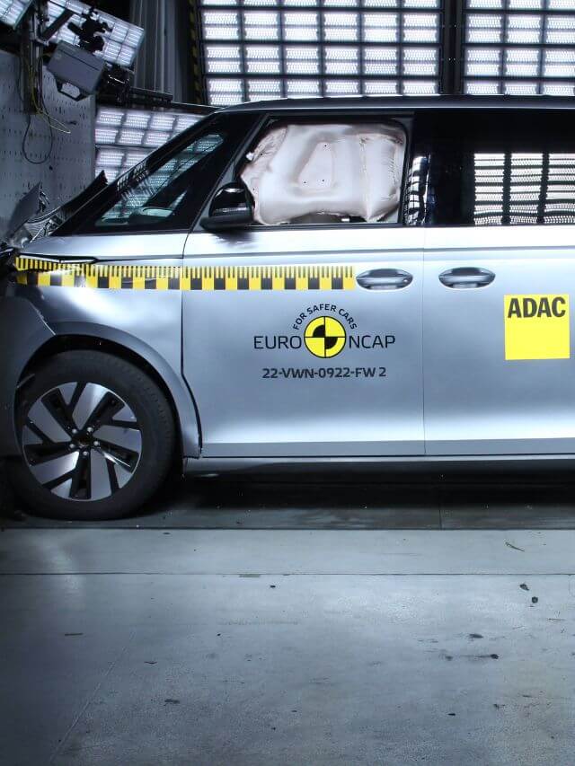 Foto da Kombi em uma colisão nos testes da Euro NCAP
