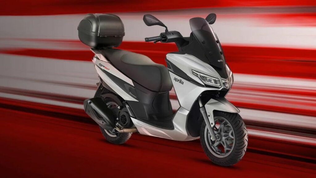 Aprilia SXR 2023 com baú.