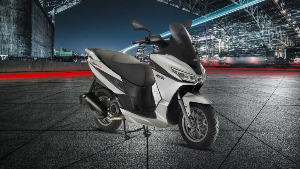 Dianteira da Aprilia SXR 2023.